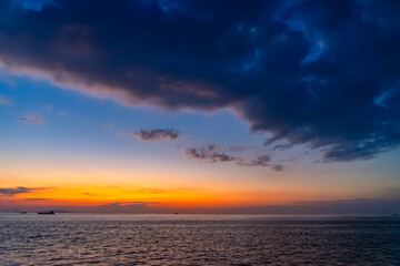 Fototapeta premium 朝焼けの海と空と雲20231017-1