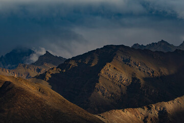 Fototapeta premium sunrise over the mountains
