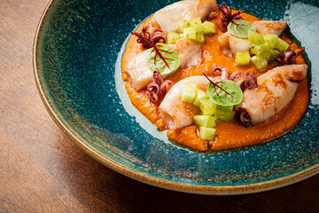 calamari with pepper sauce and kiwi fruit