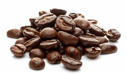 Obraz premium A pile of coffee beans on a white background, emphasizing their texture and shape in a clear and simple composition.
