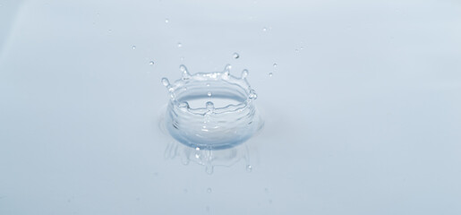 水面にできた美しいウォータークラウン