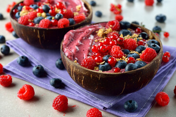 Berry smoothie bowl