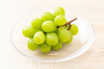 テーブルにシャインマスカット