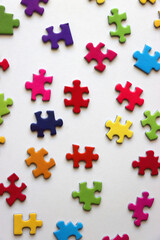 Obraz premium Colorful jigsaw puzzle pieces on white background. Flat lay.