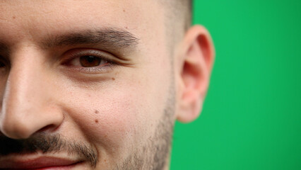 Obraz premium Man's face, close-up, on a green background