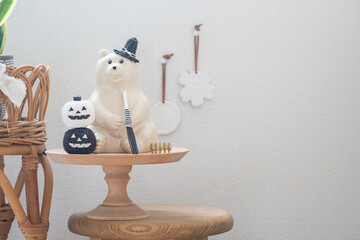 ハロウィーン,仮装したしろくまの貯金箱