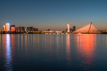 Obraz premium River and bridge in Xi'an city, China, sunset