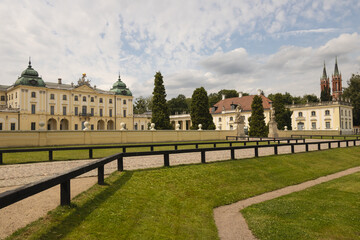 Fototapeta premium 3.10.2024 Białystok Polska.Widok na historyczny Pałac Branickich i Katedrę Farna.