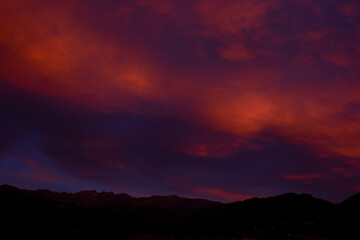 alba con cielo sfumato di rosa