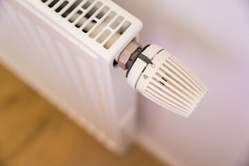 The temperature knob on the radiator thermostat marks the beginning of the heating season.