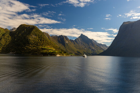 Im Hjoerundfjord im Herbst