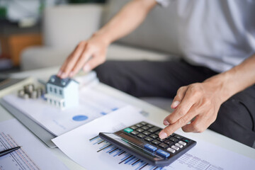 Man planning to save money for buy a new home in future