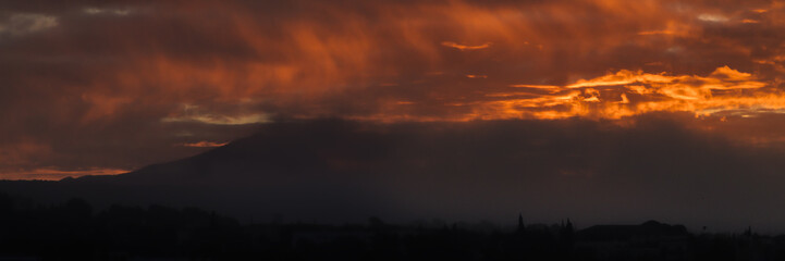 Fototapeta premium Sainte Victoire mountain in the light of an autumn morning
