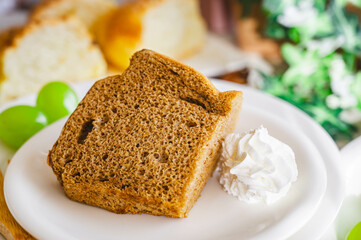 米粉の珈琲シフォンケーキ　生クリーム添え