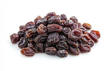 Obraz premium A pile of raisins arranged neatly on a white background