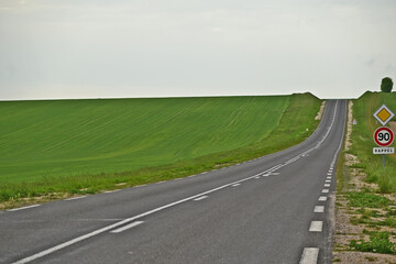 La campagna francese tra chalon in champagnee L'Épine, Champagne, Marna - Francia