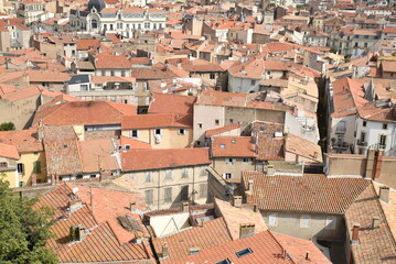 Toits de tuiles à Béziers. France