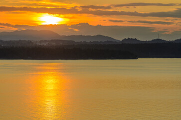 Fototapeta premium ocean sunset over mountains at summer day in Vancouver, Canada
