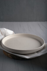 photo, dining, empty, round, ceramic, show, plate, wooden, minimalist, furniture, textured, textile, kitchenware, base, surface, tray, texture, home, background