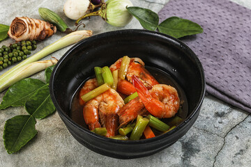 Prawn with asparagus and spices