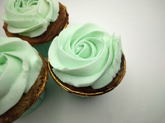 Green rose cupcakes