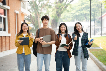 Obraz premium Group of students reading books and doing homework in the university area