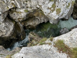 Fototapeta premium The Great Soča Gorge (Triglav National Park, Slovenia) - Grosse Soca-Schlucht oder Grosse Soca-Tröge, Nationalpark Triglav (Grosse Soca-Troege, Slowenien) - Velika korita Soče (Triglavski narodni park