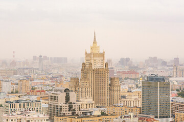 Obraz premium MOSCOW, RUSSIA - September 27, 2024: Residential building on Kotelnicheskaya embankment. One of the seven realized Stalin skyscrapers in Moscow.