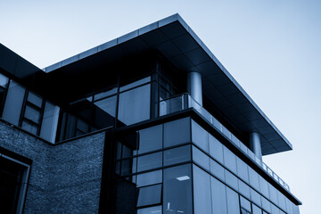 Stunning Modern Architecture with Sleek Lines and Glass Facade