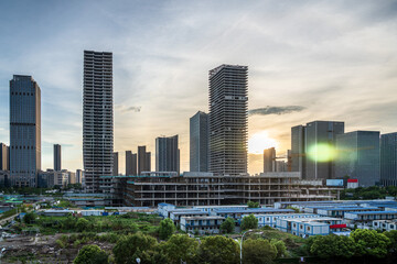 Naklejka premium Urban Landscape at Sunset: Modern Architecture and Development