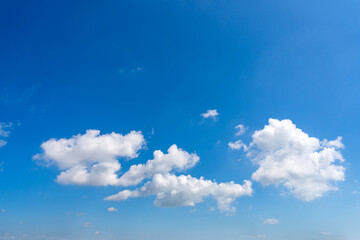 Serene Blue Sky with Fluffy White Clouds for Tranquil Atmosphere