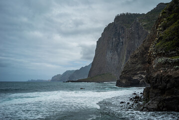 Fototapeta premium Wilderness Hike Along Madeira’s Cliffside