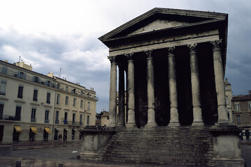 Obraz premium Maison carree, Roman monument in Nimes, France