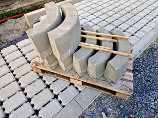 Palisades made of square-profile concrete with sloping staircase arches in garden architecture....