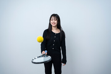 テニスをする女性