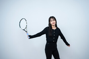 テニスをする女性