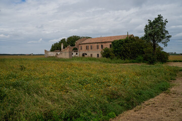 cascina abbandonata campagna delta del po roviga