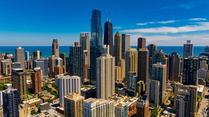 Obraz premium A group of beautiful skyscrapers and high-rise buildings in the downtown of Chicago. Aerial perspective on the American metropolis on sunny day.