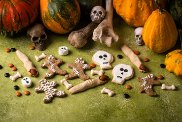 Halloween scary gingerbread cookies for party