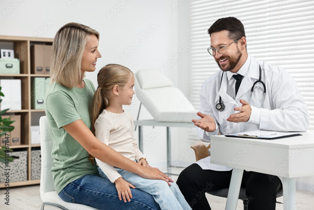 Canvas Prints Doctor consulting little girl and her mother in hospital