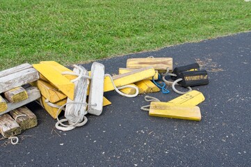 Wheel chocks for parking airplanes