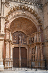 Obraz premium Gate of the Palma Cathedrale La Seu, Mallorca, vertical shot with fence in front, majorca