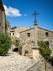 Crestet cross