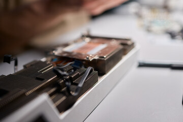 Assembling a graphics card equipped with an advanced and highly efficient cooling system