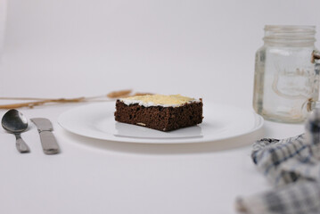 chocolate brownie cake with cream and cheese topping