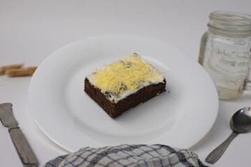 chocolate brownie cake with cream and cheese topping