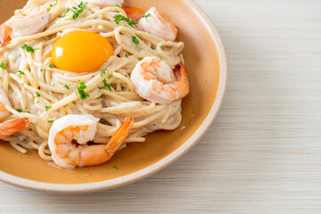 spaghetti white cream sauce with shrimps and egg yolk