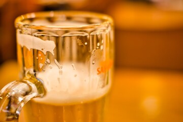 グラスに注いだビール