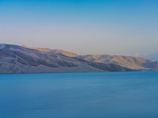 Obraz premium The Beautiful Scenery of Kunlun Mountains and Plateau Lakes in Xinjiang, China