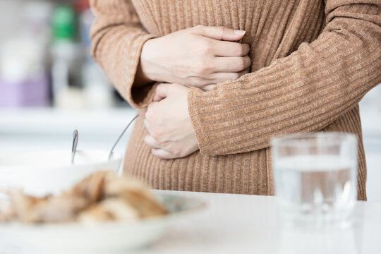 Sick woman has stomach ache,belly pain,painful in abdomen while eating,inflammation of stomach and intestines,gastrointestinal problems,Gastroenteritis,Dyspepsia,Gallstones,Inflammatory Bowel Disease